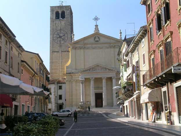 Aurora Appartamenti - A 150M Dall Ospedale Sacro Cuore Negrar Exterior photo